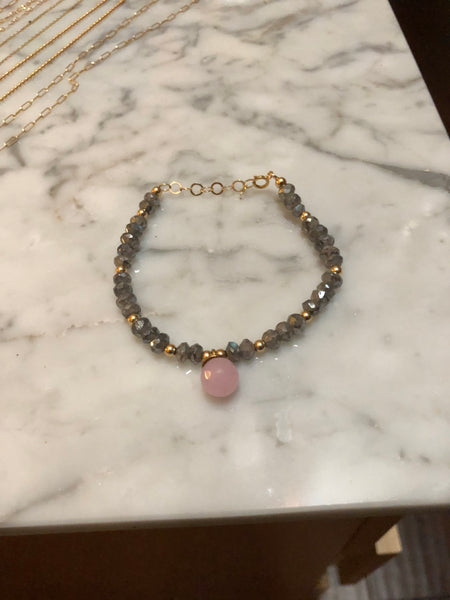 Labradorite gem bracelet with pink cuartz charm